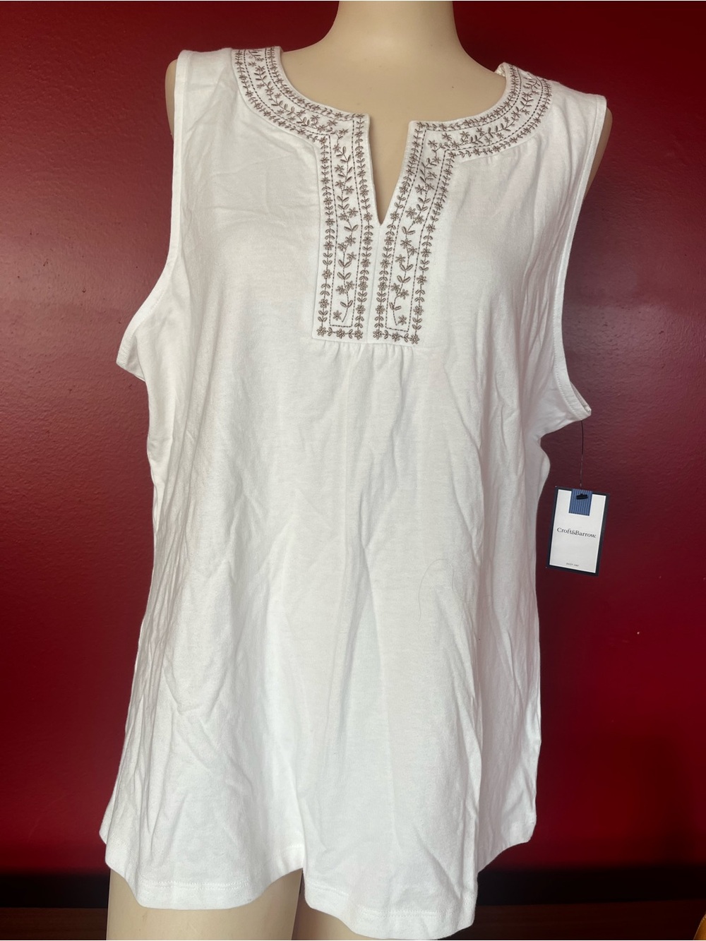New Croft & Barrow White Sleeveless Embroidered Split-Neck Top